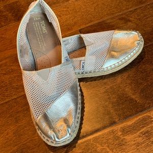 Toms Mesh and Patent Look Shoes, 6.5